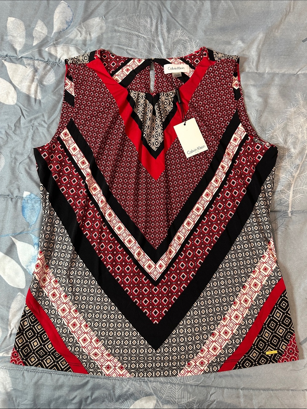 NWTS Calvin Klein Red, Black & White Geometric V-Neck Sleeveless Top Sz L